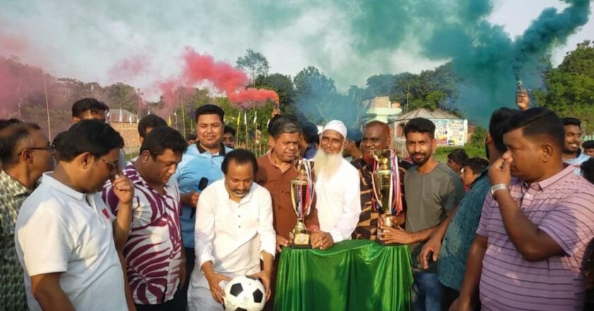 সিরাজগঞ্জে ‘মাহমুদ যুগান্তর সংসদ’ এর উদ্যোগে ফুটবল লীগ উদ্বোধন করলেন সাইদুর রহমান