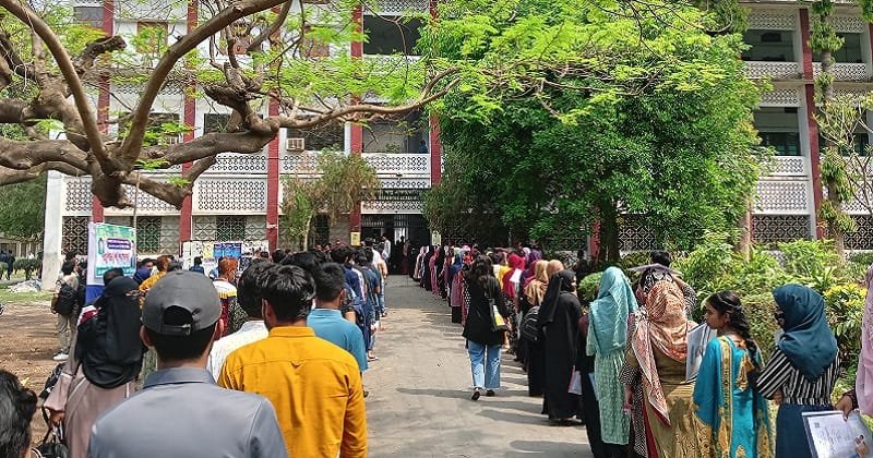 বিকেন্দ্রীকরণে স্বস্তিতে রাবি ভর্তিচ্ছুরা
