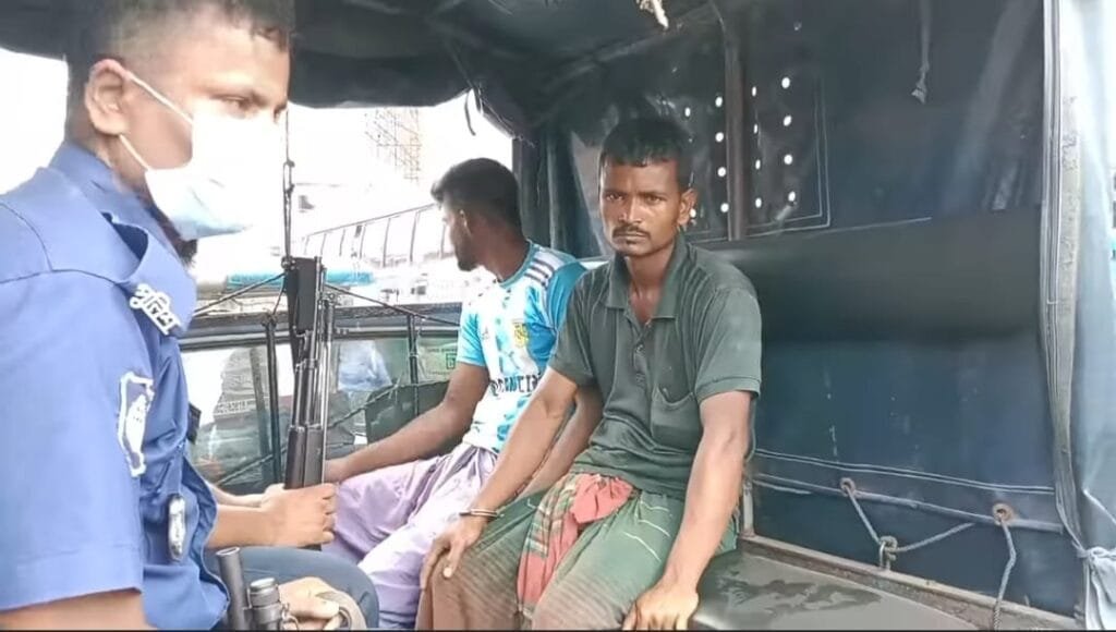 নওগাঁয় মরা গরুর মাংস বিক্রির অভিযোগে ২জনকে পুলিশে সোপর্দ