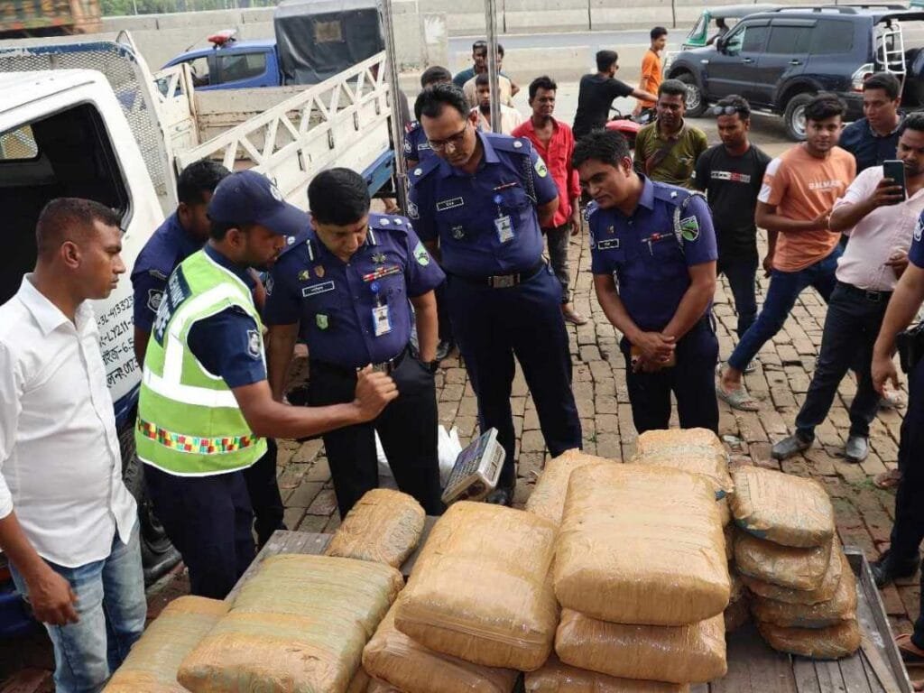 সলঙ্গায় ৭৮ কেজি গাঁজাসহ পিকআপ জব্দ