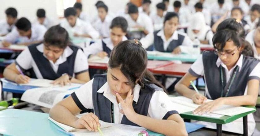 এসএসসি ও সমমানের পরীক্ষা শুরু