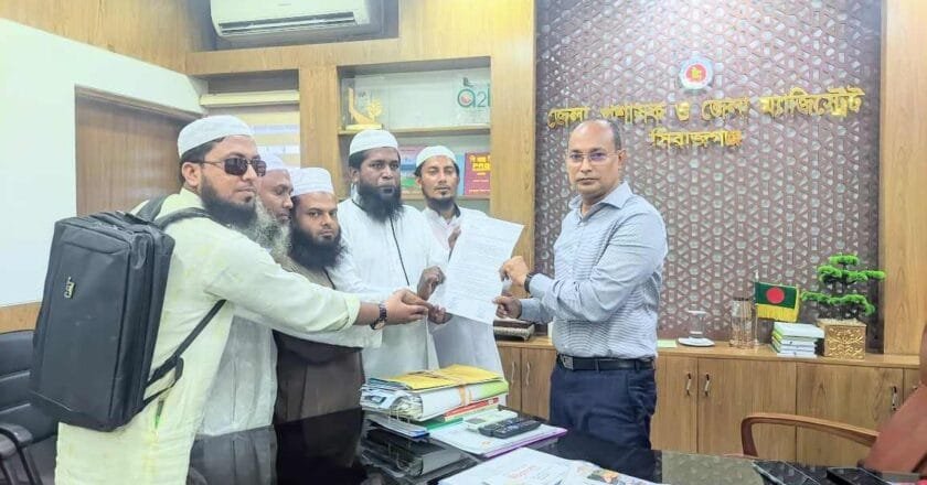 বকেয়া বেতনের দাবিতে প্রধান উপদেষ্টা বরাবর স্মারকলিপি দিল ইফা’র শিক্ষকরা