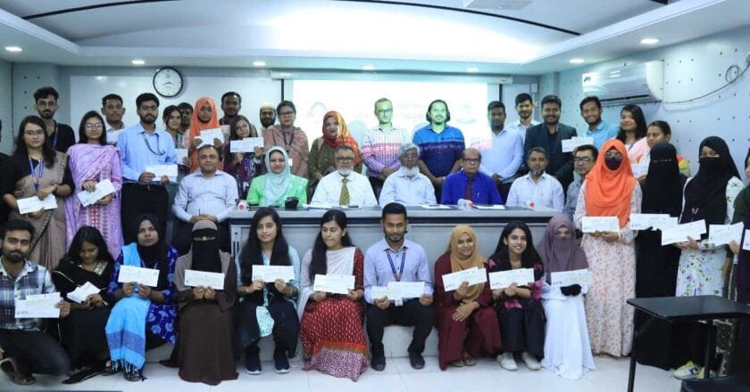 ‘রত্নগর্ভা তাহমিনা রহমান বৃত্তি’ পেল ইউআইটিএসের ৩০ মেধাবী শিক্ষার্থী