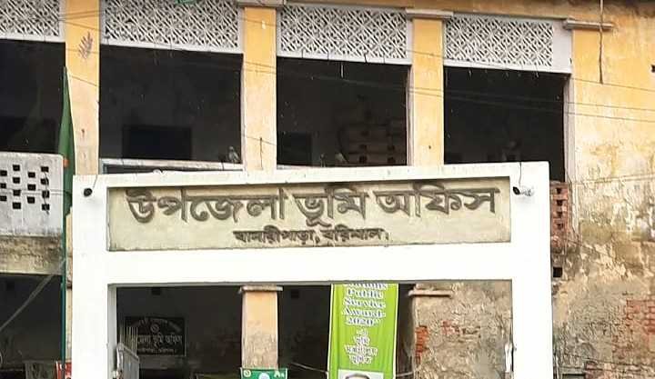 ভূমি অফিসের নথি সংকট: প্রশাসনের ব্যর্থতায় ভোগান্তিতে সাধারণ মানুষ