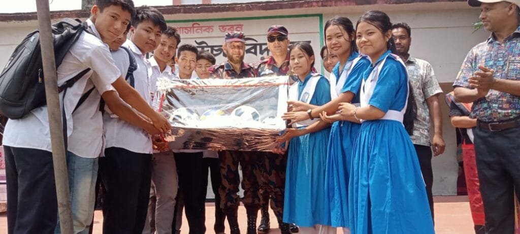 পানছড়িতে বিজিবির শিক্ষা সহায়ক এবং ক্রীড়া সামগ্রী বিতরণ