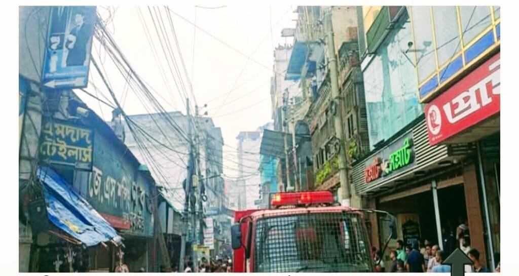 যশোরের বড় বাজারের দোকানে আগুন