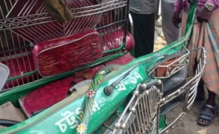 লোহাগাড়ায় মহাসড়কে বাস-সিএনজি মুখোমুখি সংঘর্ষে নিহত-১, আশংকাবস্থায় ২