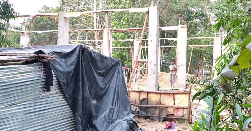 আদালতের নিষেধাজ্ঞা অমান্য করে স্থাপনা নির্মাণের অভিযোগ