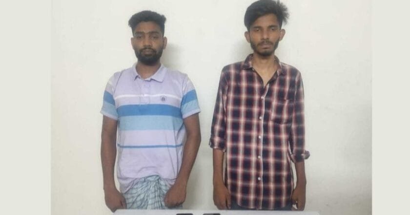 বগুড়ায় দর্শনার্থী থেকে ছিনতাই, ২ যুবক গ্রেপ্তার