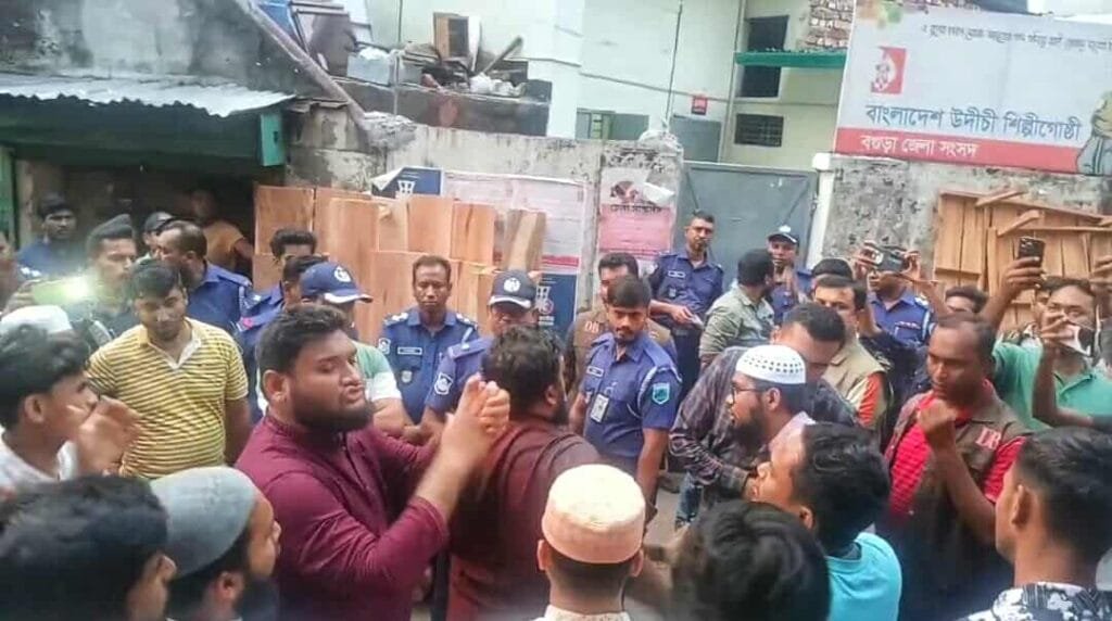 বগুড়ায় উদিচীর জাতীয় সংগীত গাইতে বাধা