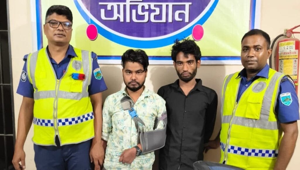 বগুড়ায় ফেন্সিডিলসহ দুই মাদক কারবারি গ্রেপ্তার