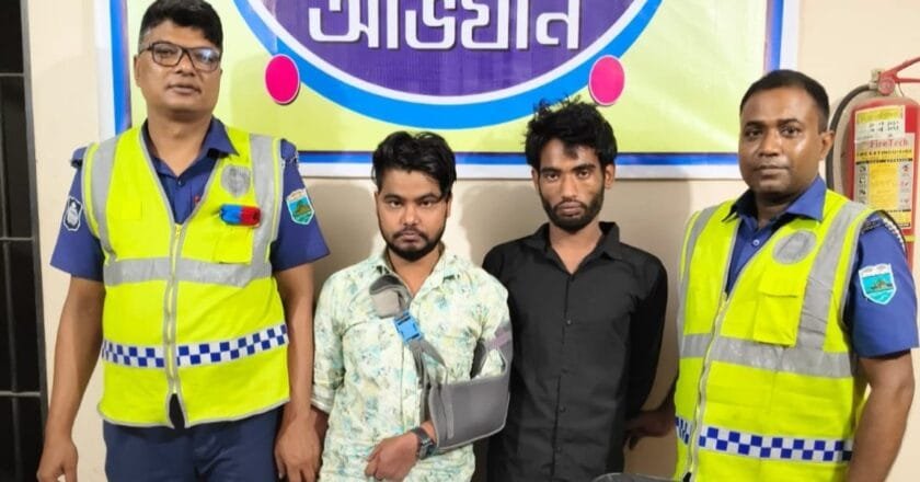 বগুড়ায় ফেন্সিডিলসহ দুই মাদক কারবারি গ্রেপ্তার