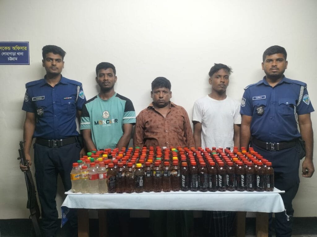 লোহাগাড়ায় চোলাই মদসহ আটক ৩