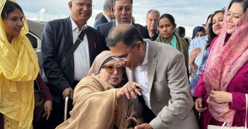 দেশে রওয়ানা দেওয়ার অপেক্ষায় হিথ্রো বিমানবন্দরে খালেদা জিয়া
