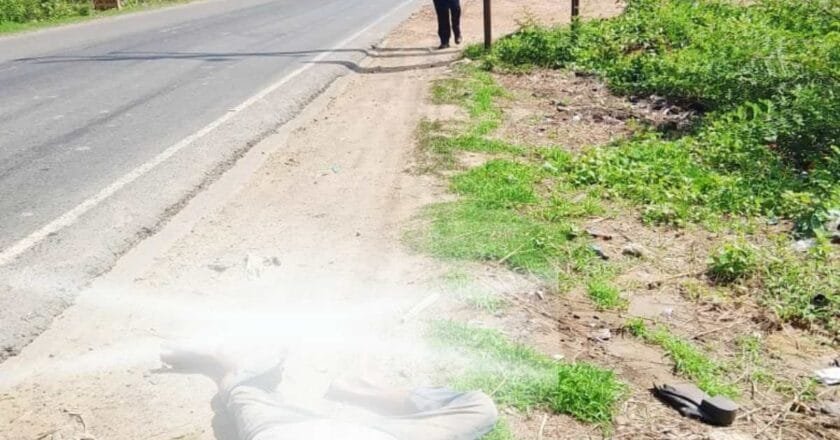 চট্টগ্রাম-কক্সবাজার মহাসড়কের পাশ থেকে লাশ উদ্ধার