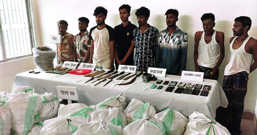 বগুড়ায় রাতভর সেনাবাহিনীর অভিযানে বিপুল পরিমাণ মাদক ও অস্ত্র উদ্ধার; আটক ১০