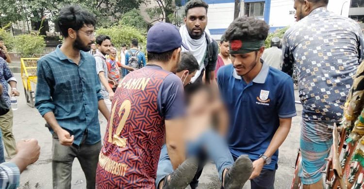 যমুনা অভিমুখী জবি শিক্ষার্থীদের ওপর পুলিশের টিয়ারশেল, আহত অর্ধশত