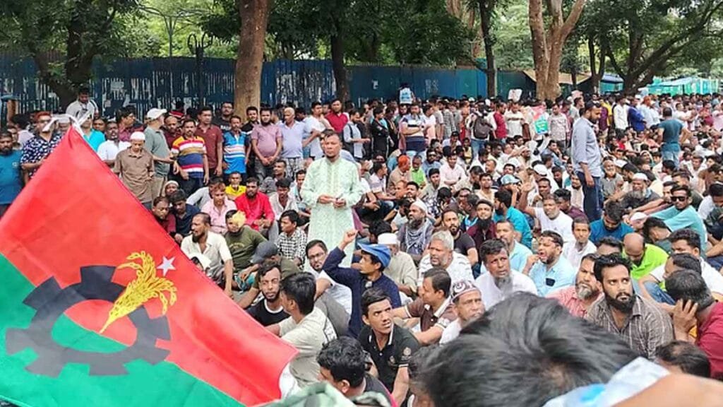 অবরোধ কর্মসূচি অব্যহত, দাবি আদায় করেই ঘরে ফিরবে নগরবাসী