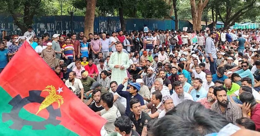 অবরোধ কর্মসূচি অব্যহত, দাবি আদায় করে ঘরে ফিরবে নগরবাসী