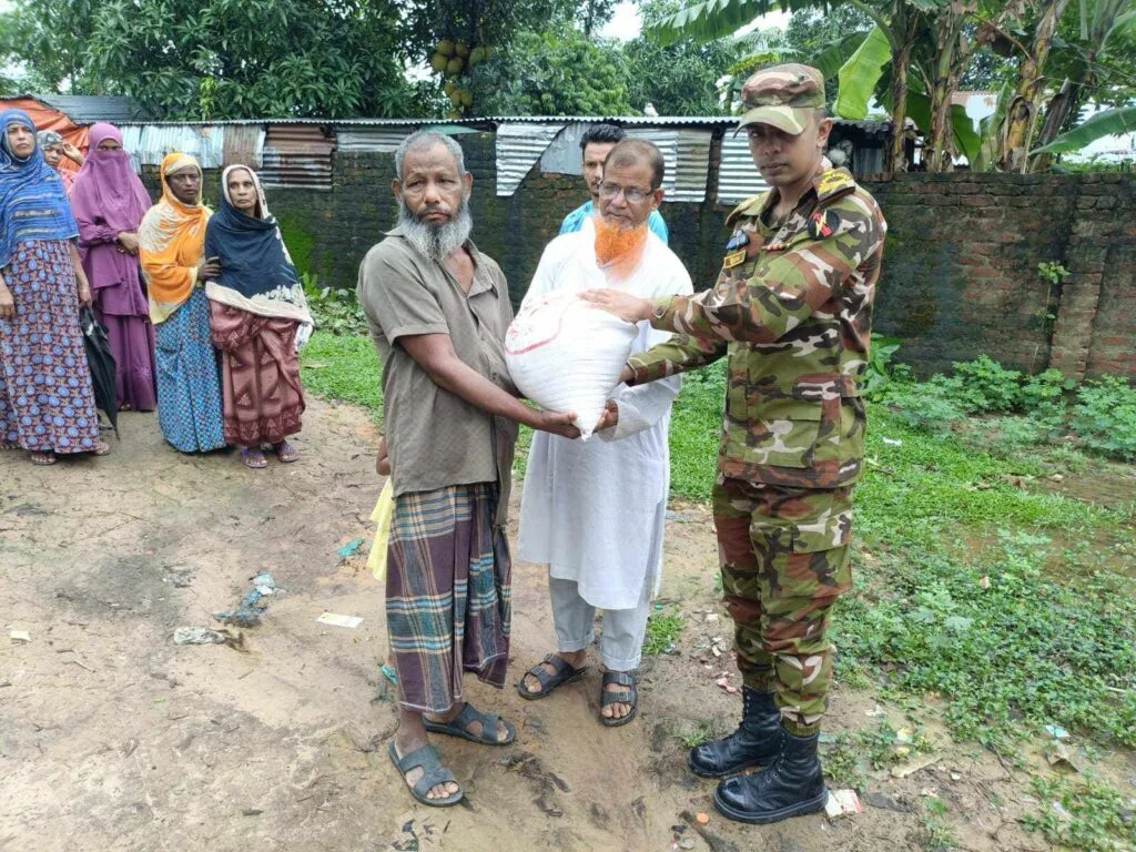 পানছড়িতে পবিত্র ঈদ-উল-আযহা উপলক্ষ্যে সেনাবাহিনীর ঈদ উপহার বিতরণ