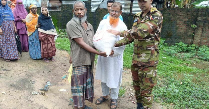 পানছড়িতে পবিত্র ঈদ-উল-আযহা উপলক্ষ্যে সেনাবাহিনীর ঈদ উপহার বিতরণ