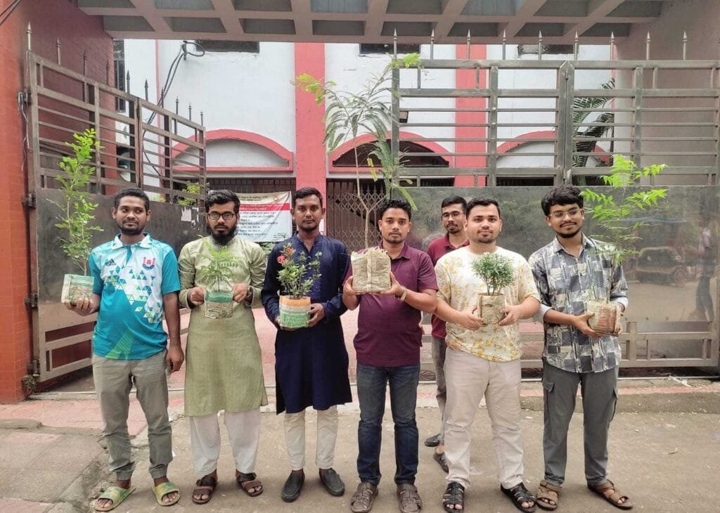 শহীদ জিয়াউর রহমানের ৪৪তম মৃত্যুবার্ষিকী উপলক্ষে ঢাকা আলিয়া ছাত্রদলের বৃক্ষরোপণ