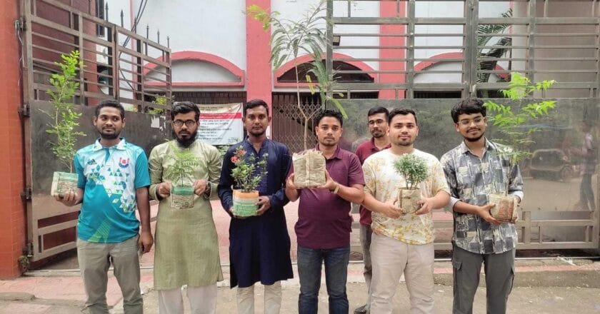 শহীদ জিয়াউর রহমানের ৪৪তম মৃত্যুবার্ষিকী উপলক্ষে ঢাকা আলিয়া ছাত্রদলের বৃক্ষরোপণ