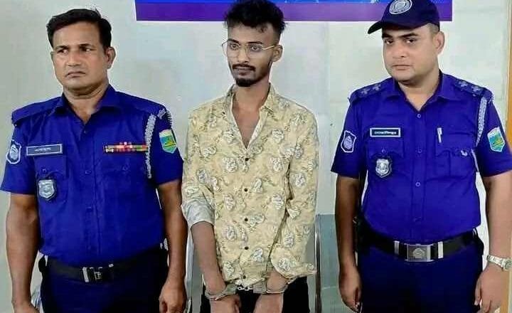 বগুড়ায় ছিনতাইয়ের ঘটনায় বার্মিজ চাকুসহ ‘দস্যু’ আকাশ গ্রেফতার