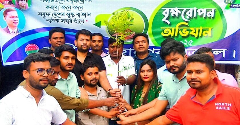 গাজীপুরে শহীদ জিয়ার স্মরণে ছাত্রদলের ‘জিয়া ট্রি’ বিতরণ