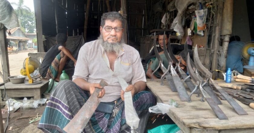 কোরবানির ঈদ উপলক্ষে টুং টাং শব্দে মুখরিত সলঙ্গার কামারপট্টি