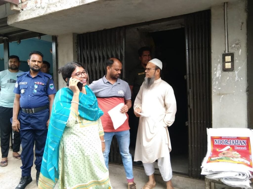 ঝিকরগাছায় টিআর-কাবিখার চাল ভারতীয় বস্তায় প্যাকিং: খোকন এন্টারপ্রাইজকে ১ লাখ টাকা জরিমানা