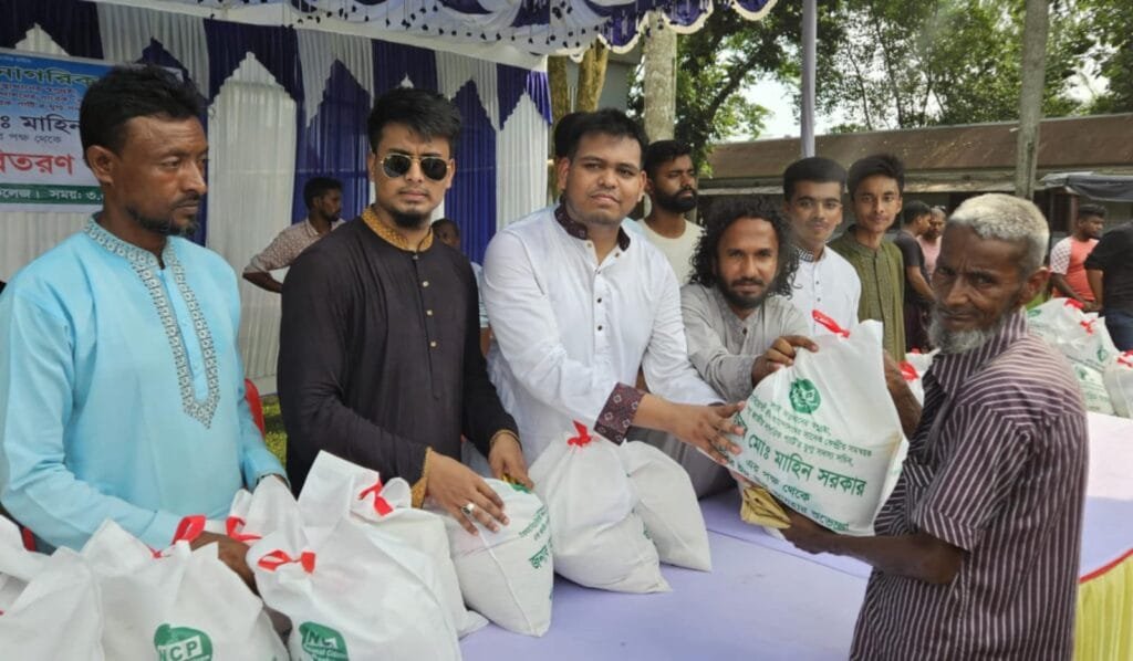 বেলকুচিতে এনসিপি'র উদ্যােগে অসহায় পরিবারের মাঝে ঈদ সামগ্রী বিতরন