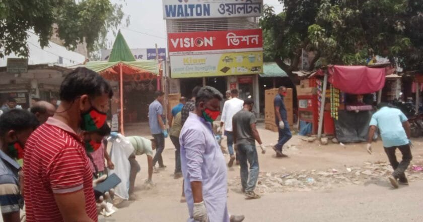 বদলগাছীতে বিএনপি নেতার উদ্যোগে বাজারের ময়লা আবর্জনা পরিস্কার করলেন শতাধিক নেতাকর্মী