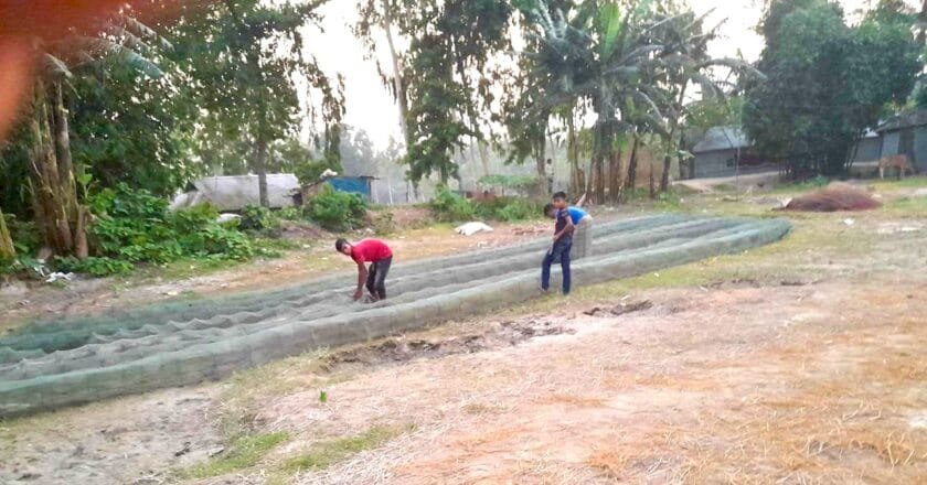 কুড়িগ্রামের দুধকুমর নদীতে চায়না জালের ভয়াল আগ্রাসন, দেশি মাছ বিলুপ্তির পথে