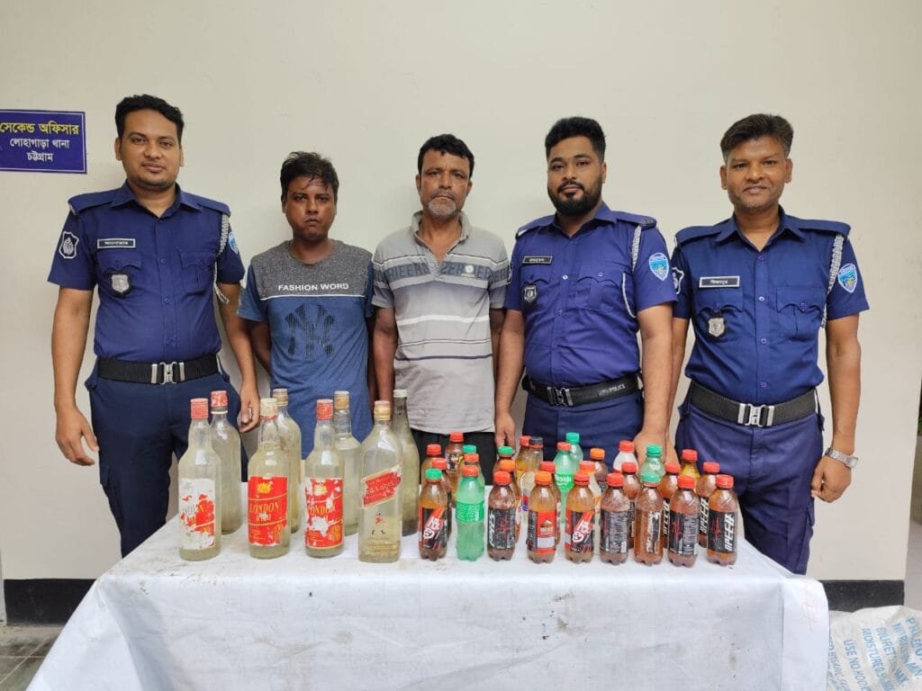 লোহাগাড়ায় সেনা-পুলিশের অভিযানে চোলাই মদসহ আটক ২