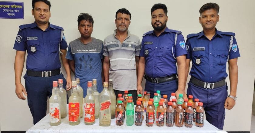 লোহাগাড়ায় সেনা-পুলিশের অভিযানে চোলাই মদসহ আটক ২