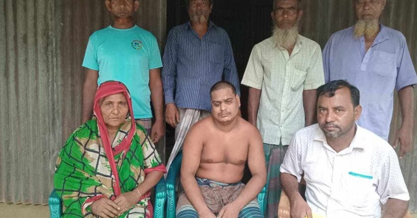 মান্ডের চোখের আলো ফিরিয়ে পেতে সকলের নিকট সাহায্যের আবেদন