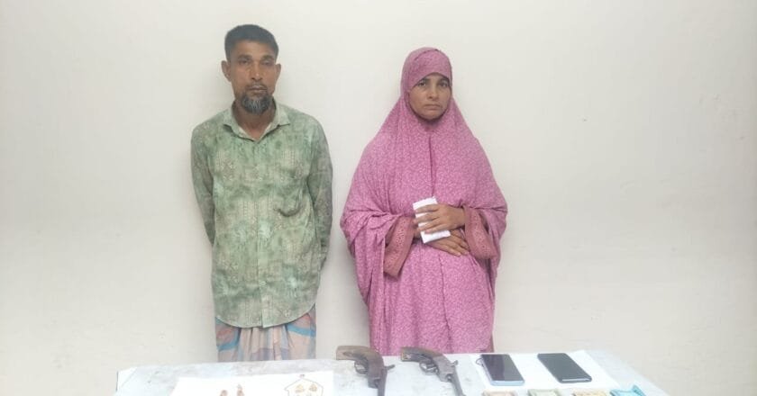 লোহাগাড়ায় অস্ত্র ও লুন্ঠিত মালামালসহ ডাকাত দম্পতি আটক