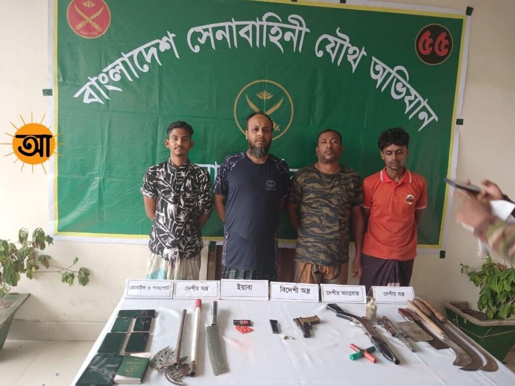 খুলনায় অস্ত্র-গোলাবারুদ ও মাদকসহ ৪ কুখ্যাত সন্ত্রাসী গ্রেফতার