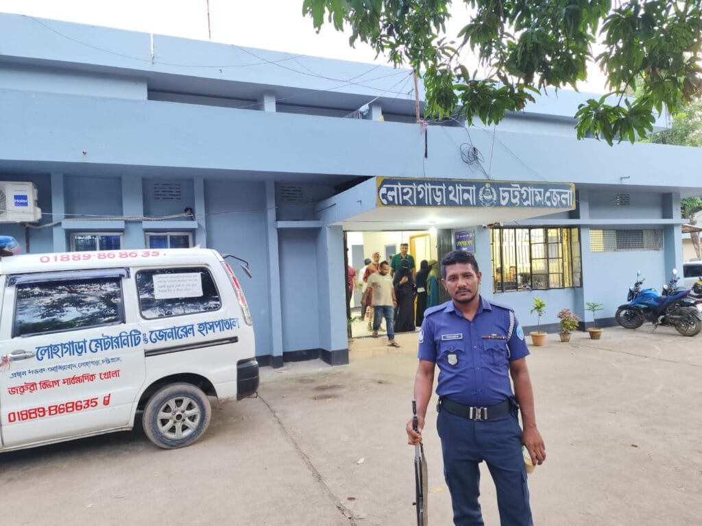 লোহাগাড়ায় অর্ধগলিত লাশ উদ্ধার