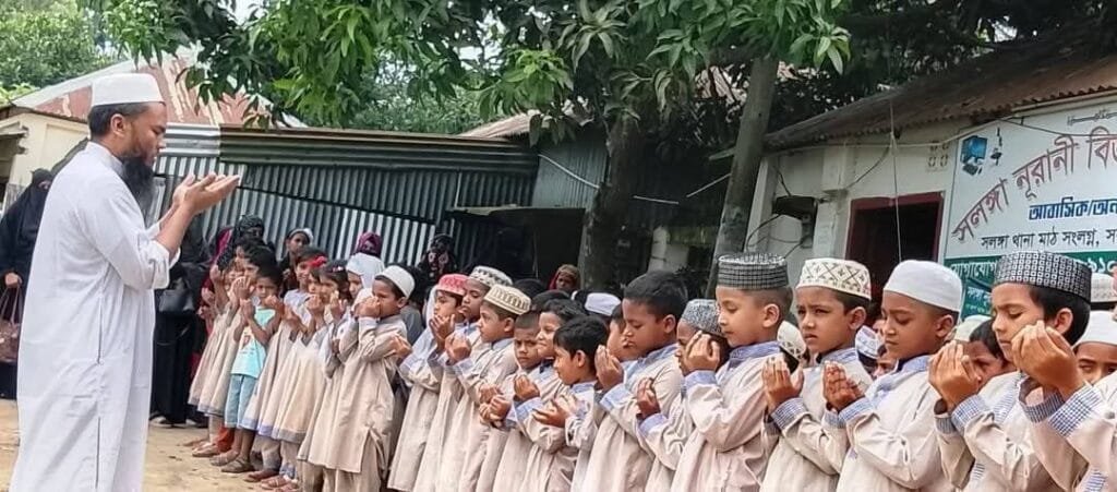মাইলস্টোন স্কুলে বিমান দুর্ঘটনায় নিহতদের স্মরণে সলঙ্গায় স্কুল স্কুলে দোয়া অনুষ্ঠিত