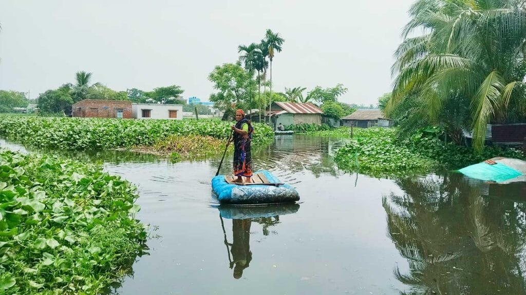 টানা বৃষ্টিতে তলিয়ে গেছে সাতক্ষীরার নিম্নাঞ্চল
