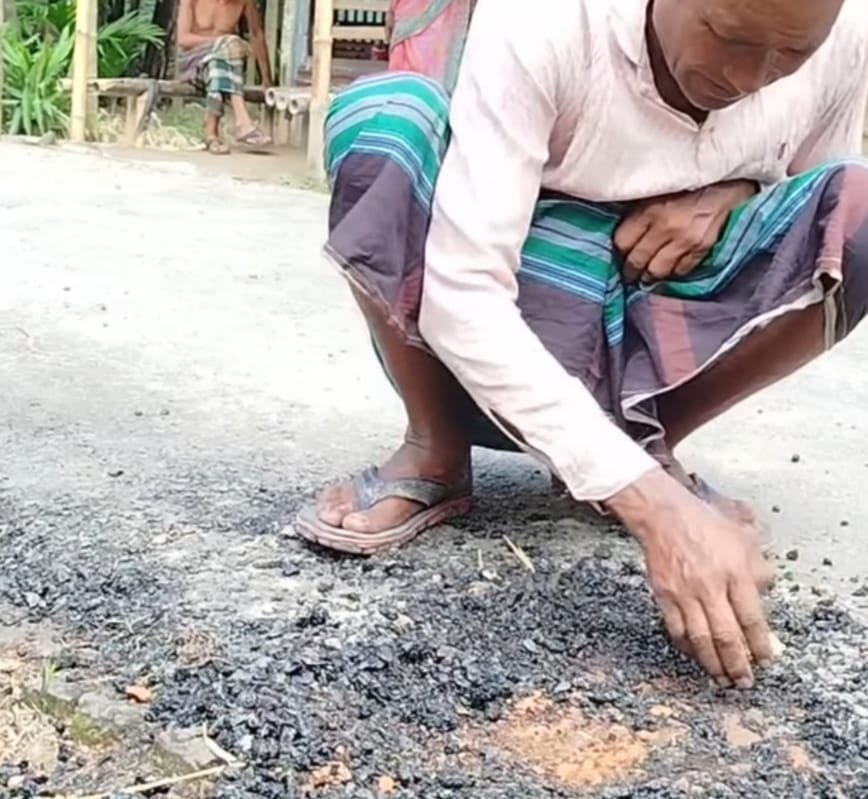 ফুলবাড়ীতে সপ্তাহ না যেতেই উঠে যাচ্ছে কার্পেটিং; রাতের আঁধারে দায়সারা কাজের অভিযোগ