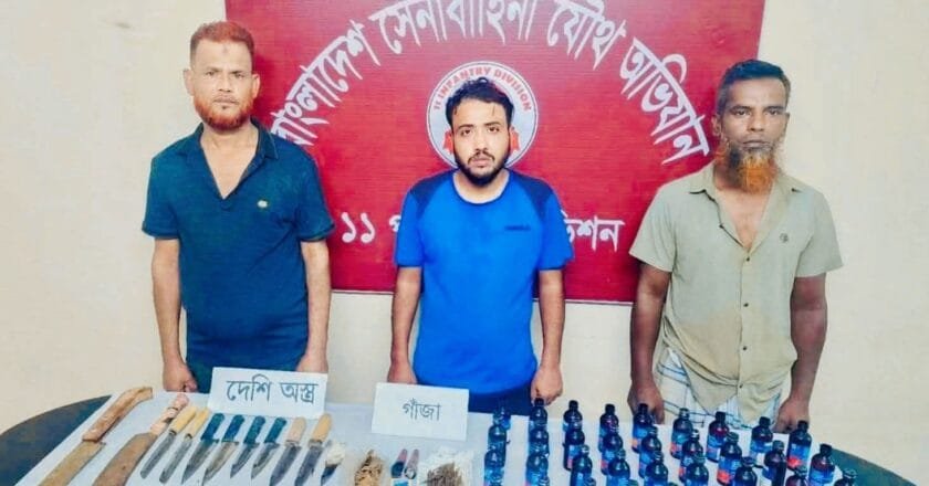 বগুড়ায় দেশীয় অস্ত্র ও মাদকসহ ৫ শীর্ষ মাদক কারবারী আটক