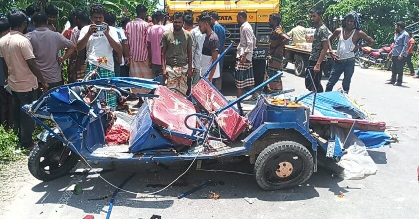 ভূরুঙ্গামারীতে ভয়াবহ সড়ক দুর্ঘটনায় নিহত ২ ও আহত ৩