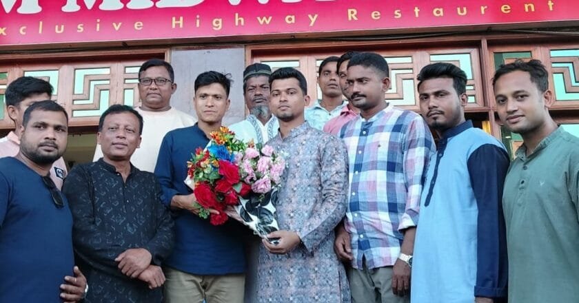 মানব প্রিয় বড়ুয়ার আগমনে লোহাগাড়া বিএনপির ফুলেল শুভেচ্ছা