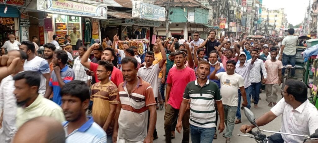 সারাদেশে বিএনপি'র বিরুদ্ধে অপবাদের প্রতিবাদে সিরাজগঞ্জে বিক্ষোভ