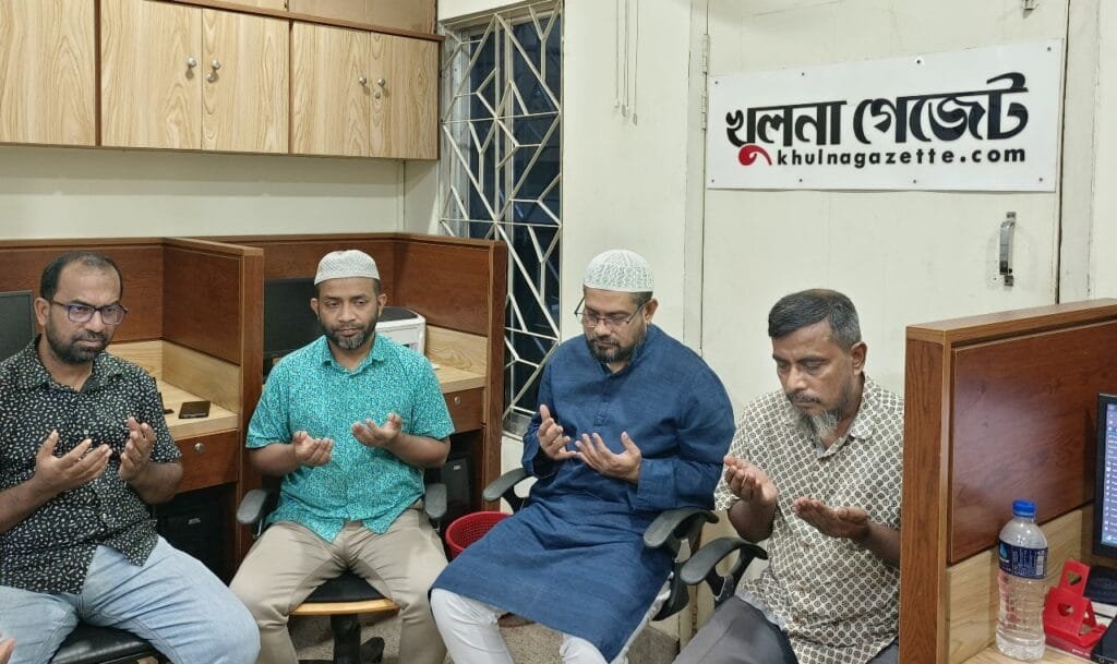 খুলনা গেজেট ৬ বছরে পদার্পণে দোয়া মাহফিল