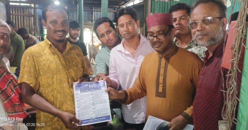 নাগেশ্বরীতে বিএনপির রাষ্ট্র কাঠামো মেরামতের ৩১ দফা প্রচারে লিফলেট বিতরণ ও পথসভা