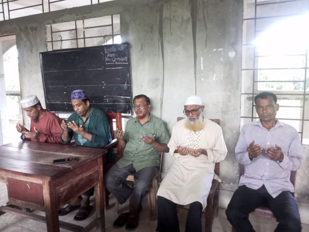 বেতাগীতে মাইলস্টোন স্কুলে বিমান দূর্ঘটনায় হতাহতদের জন্য দোয়া অনুষ্ঠিত
